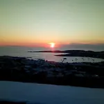 Semi-detached House On The Heights Of Parikia - Exceptional View Of The Cyclades Nyaraló *