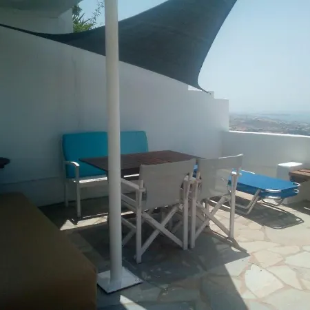 Dom wakacyjny Semi-detached House On The Heights Of Parikia - Exceptional View Of The Cyclades *