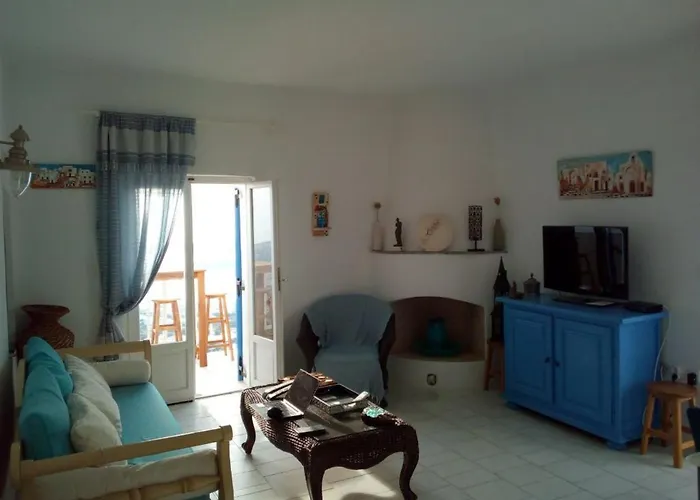 Semi-detached House On The Heights Of Parikia - Exceptional View Of The Cyclades *