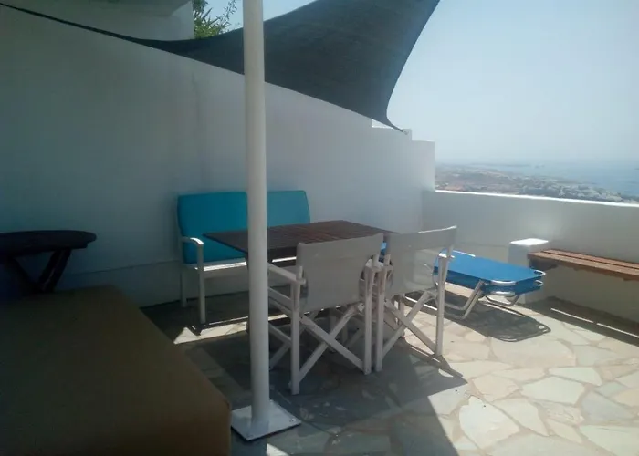 Semesterbostad Semi-detached House On The Heights Of Parikia - Exceptional View Of The Cyclades *