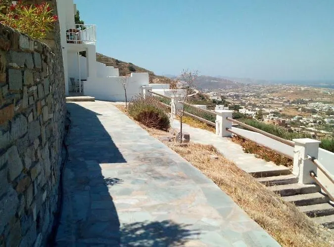Semi-detached House On The Heights Of Parikia - Exceptional View Of The Cyclades Semesterbostad